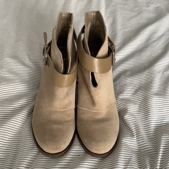 Jessica Simpson Beige suede ankle boots - Picture 4 of 5